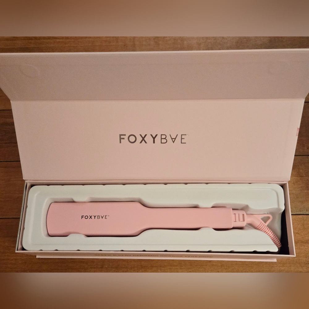 FoxyBae 1.75inch Flat Iron New